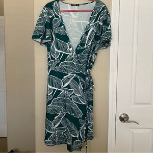 YOINS Green White Floral Flutter Sleeve Wrap Dress Swim Cover